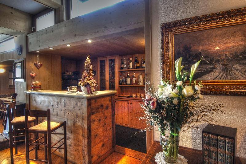 Meuble Garni Della Contea Hotel Бормио Екстериор снимка