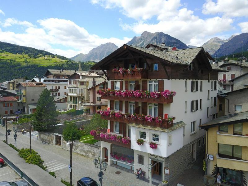 Meuble Garni Della Contea Hotel Бормио Екстериор снимка