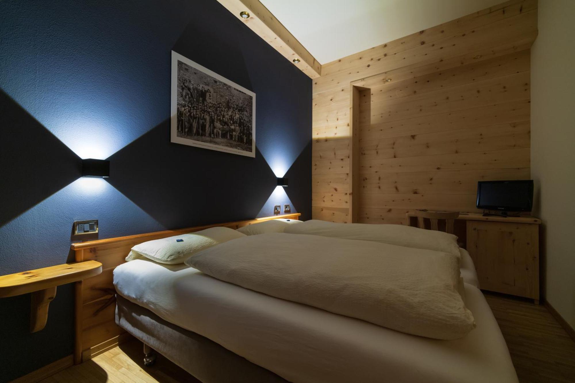 Meuble Garni Della Contea Hotel Бормио Екстериор снимка