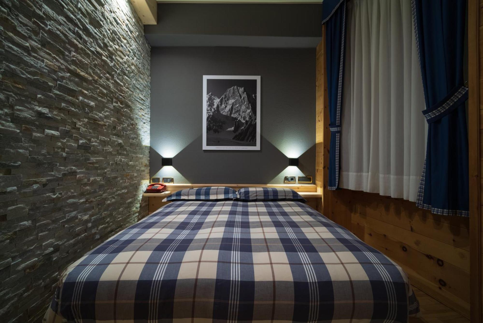 Meuble Garni Della Contea Hotel Бормио Екстериор снимка