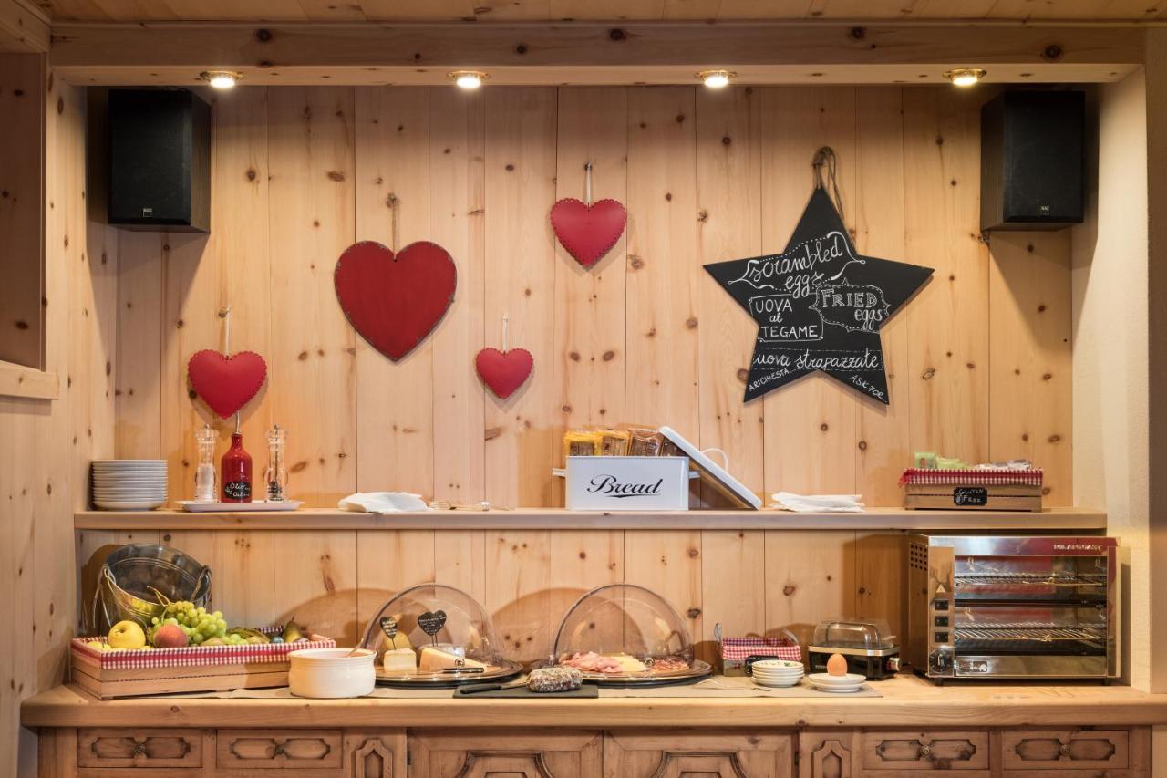 Meuble Garni Della Contea Hotel Бормио Екстериор снимка