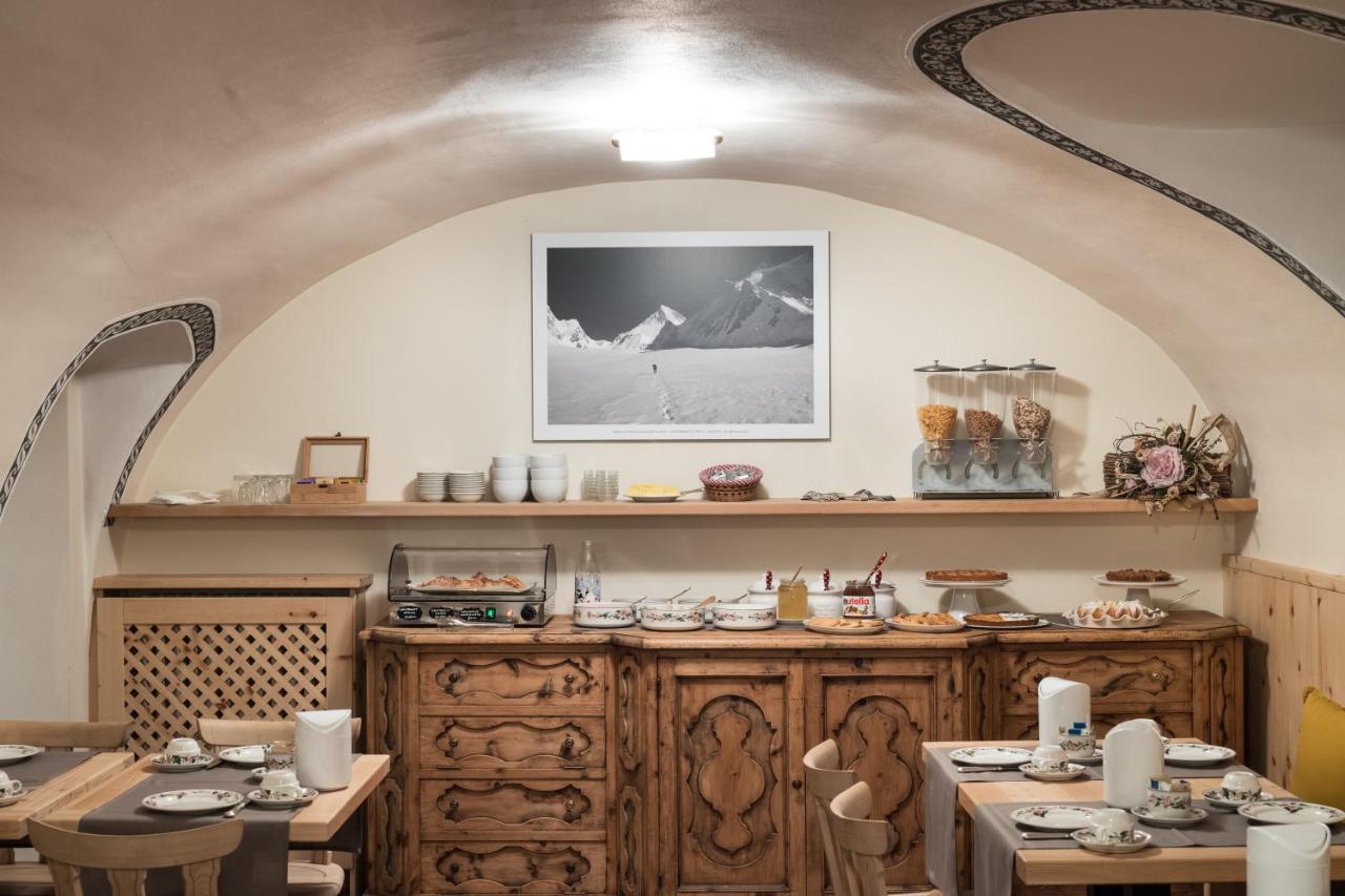 Meuble Garni Della Contea Hotel Бормио Екстериор снимка